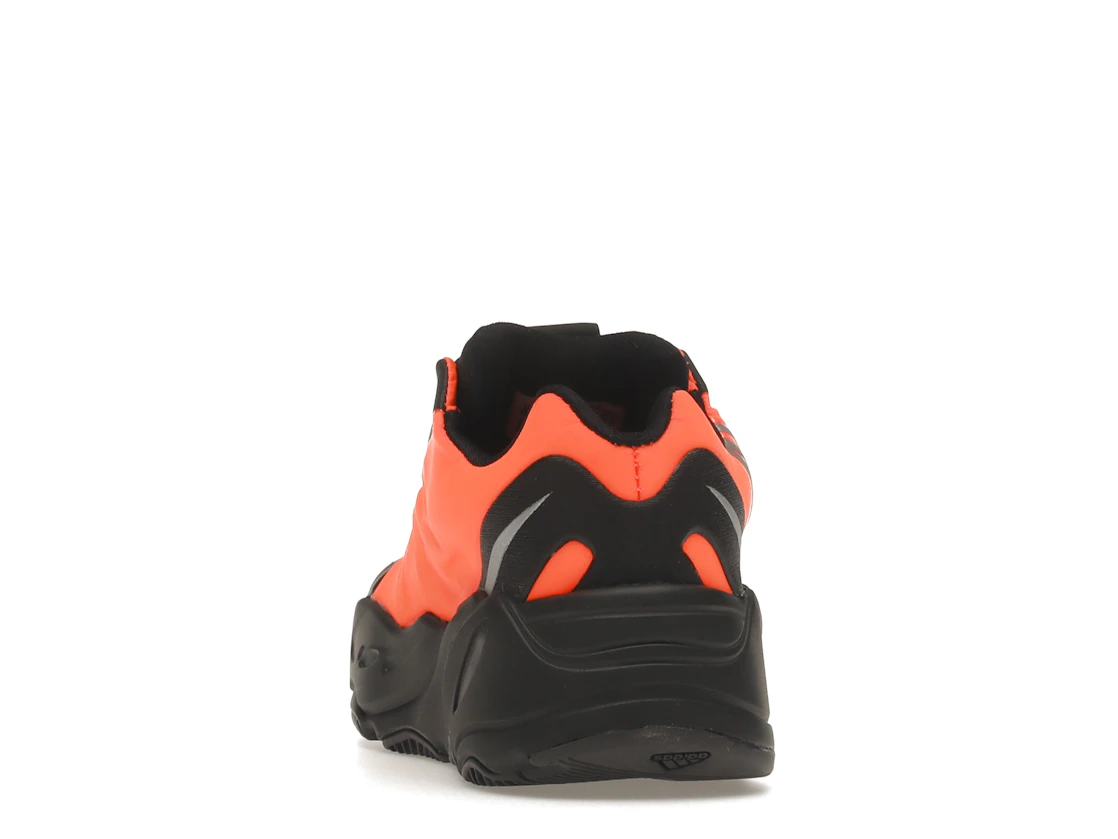 Vue 27 de adidas Yeezy Boost 700 MNVN Orange (Infants)