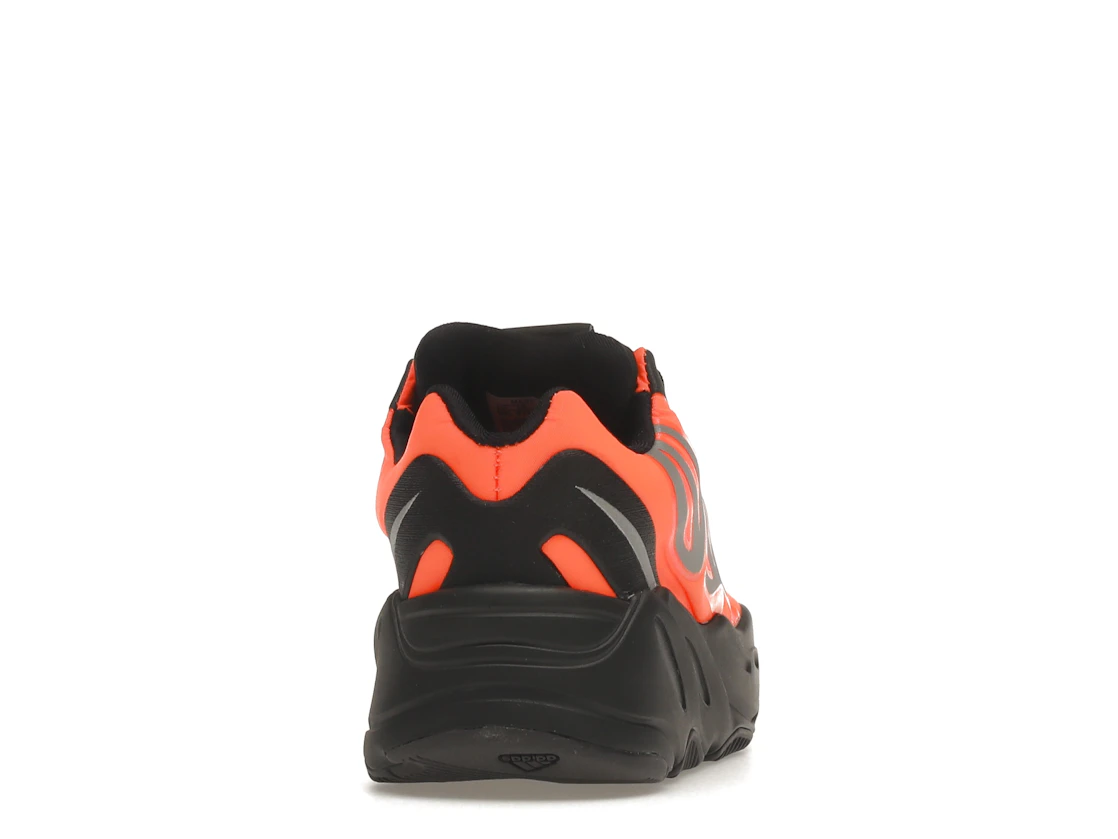 Vue 29 de adidas Yeezy Boost 700 MNVN Orange (Infants)