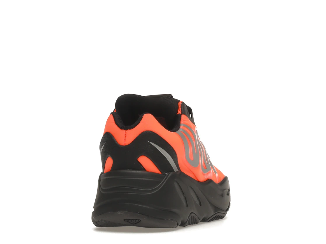 Vue 30 de adidas Yeezy Boost 700 MNVN Orange (Infants)
