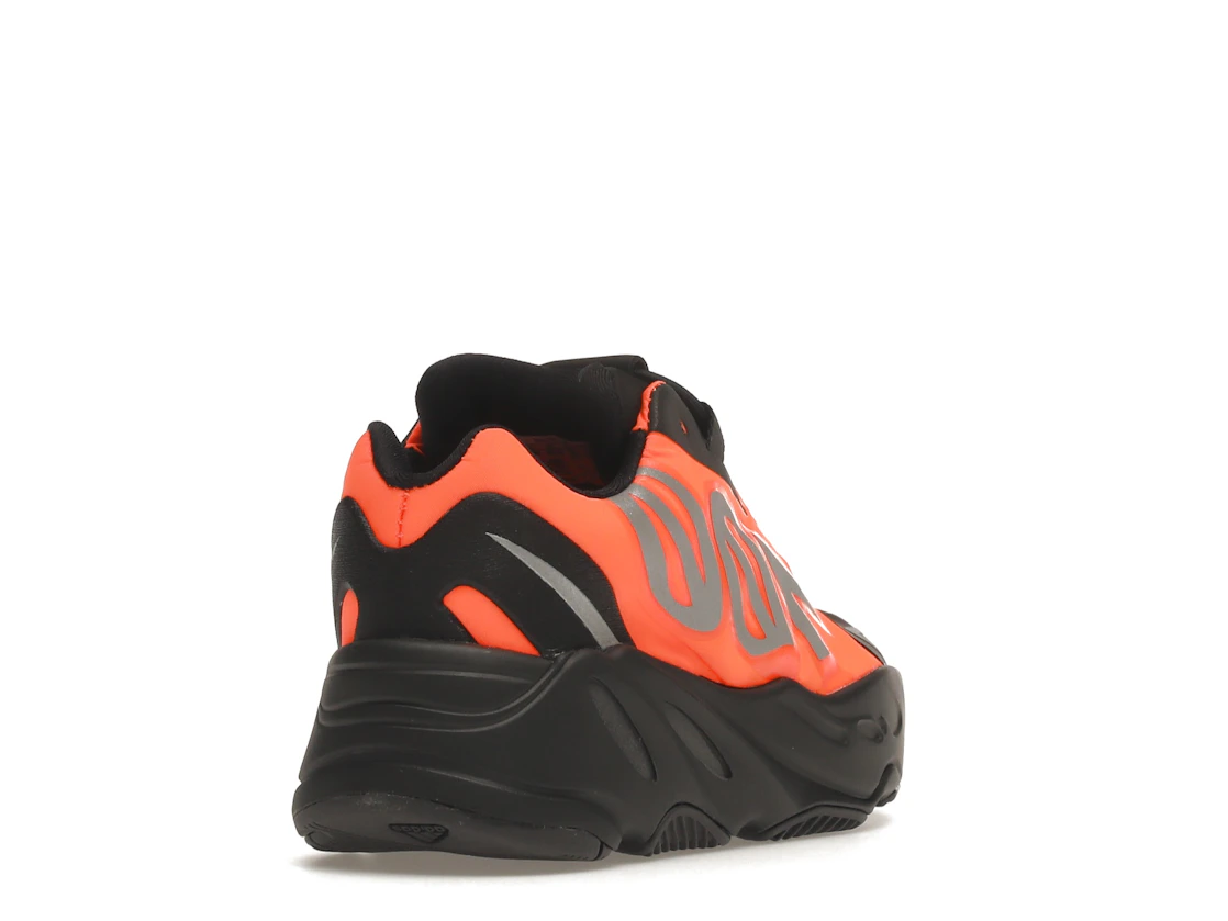 Vue 31 de adidas Yeezy Boost 700 MNVN Orange (Infants)
