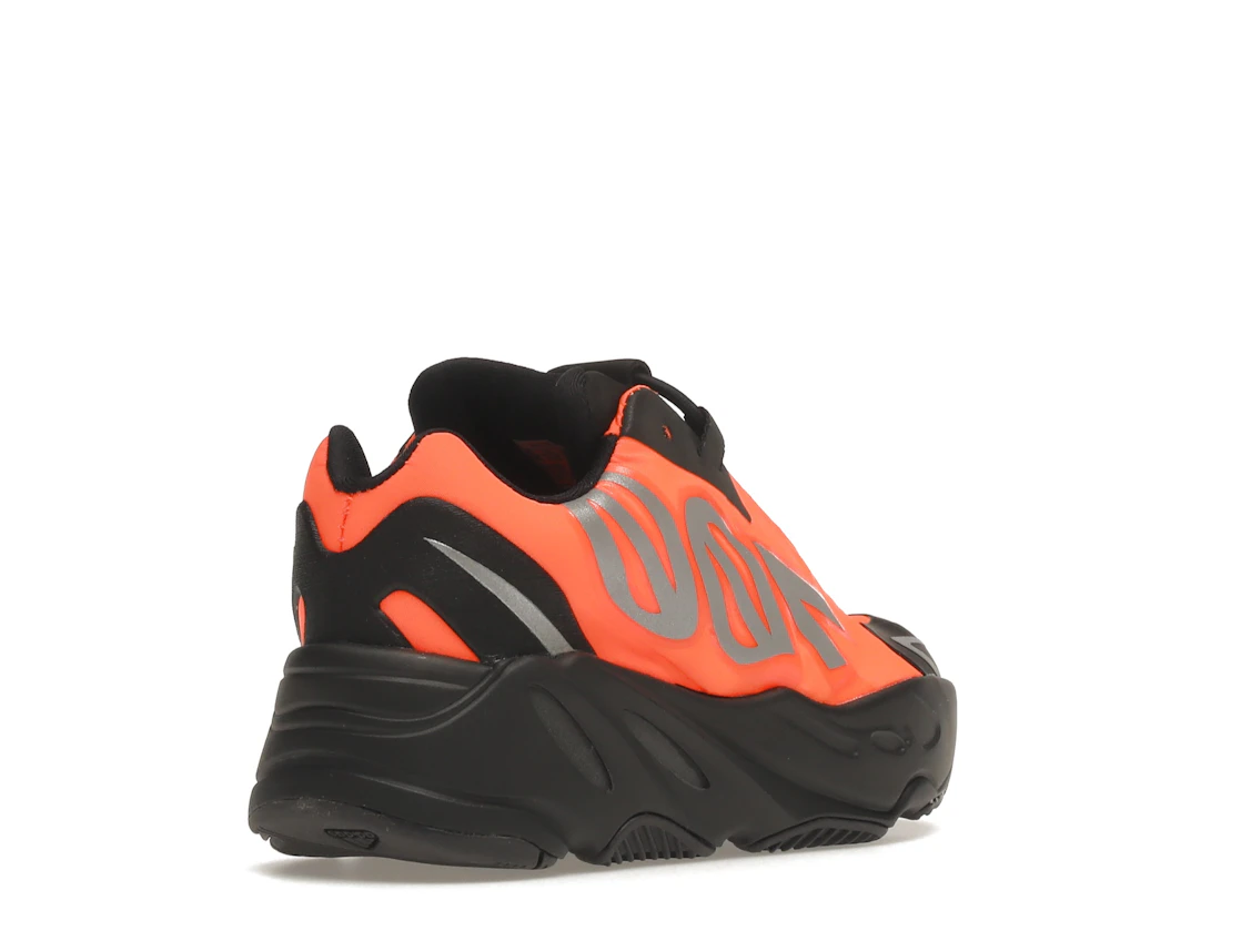 Vue 32 de adidas Yeezy Boost 700 MNVN Orange (Infants)