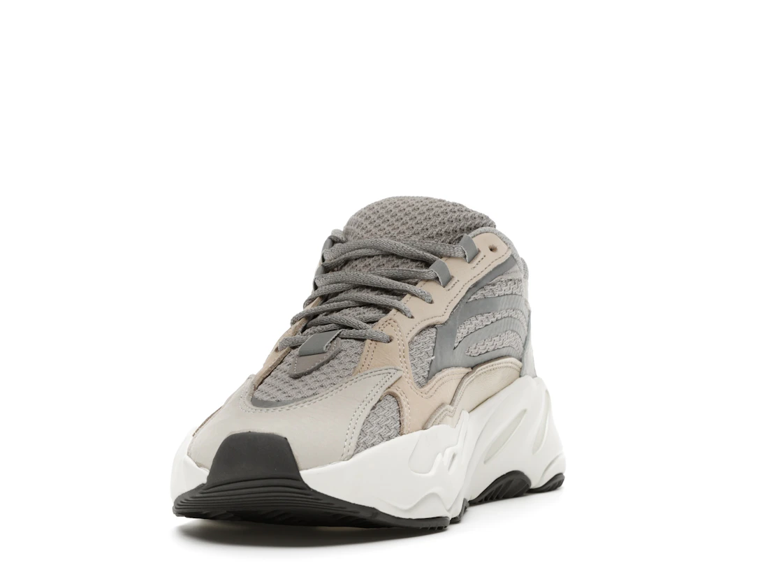 Vue 12 de adidas Yeezy Boost 700 V2 Cream
