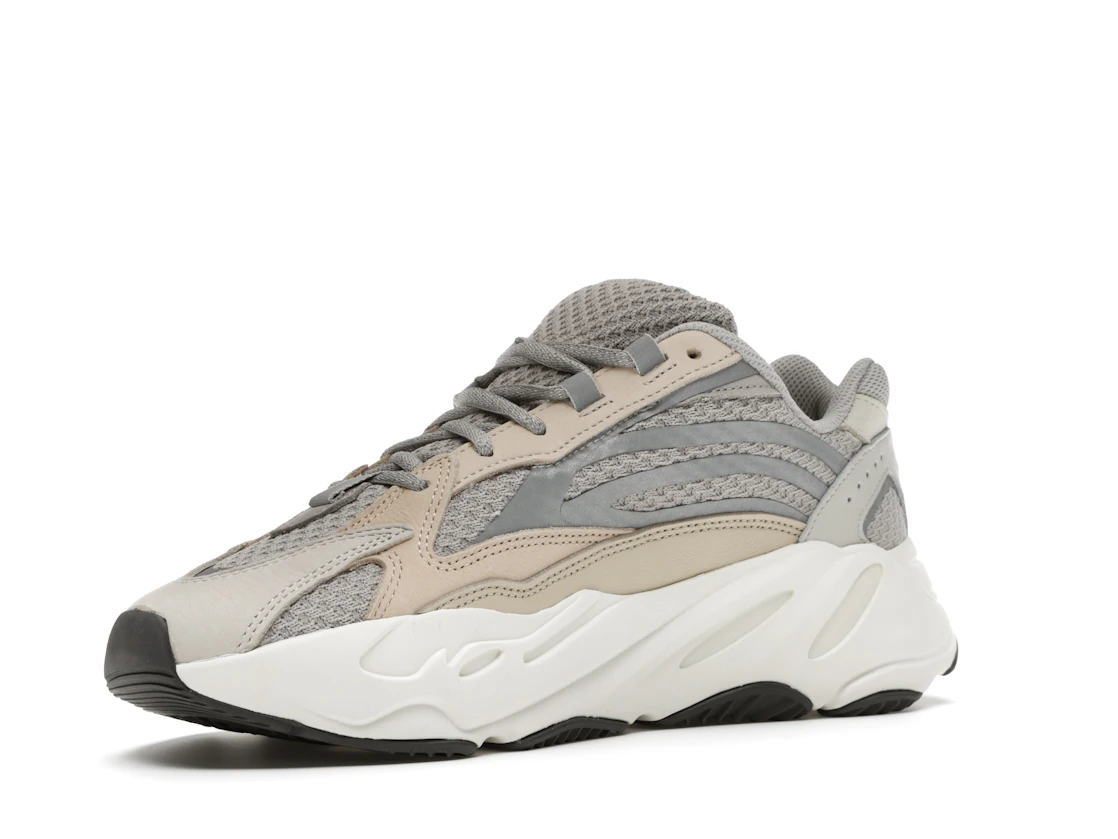 Vue 15 de adidas Yeezy Boost 700 V2 Cream