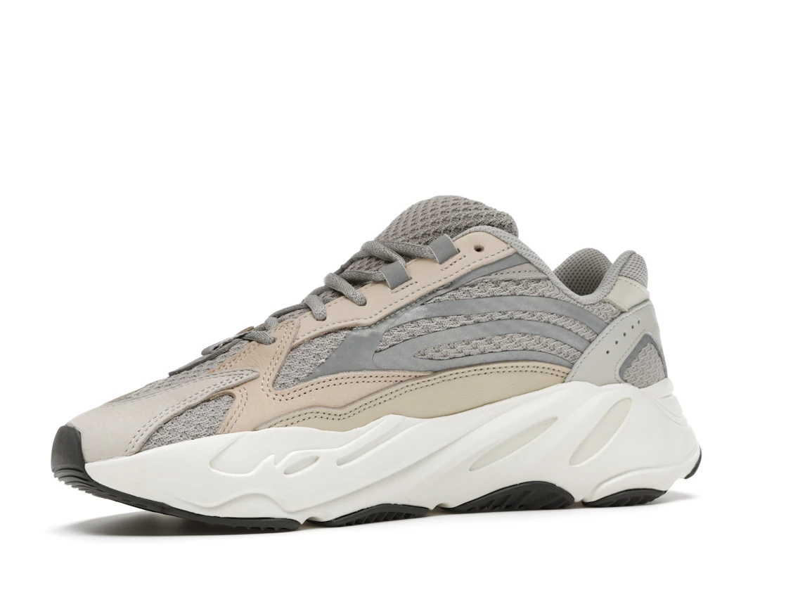Vue 16 de adidas Yeezy Boost 700 V2 Cream