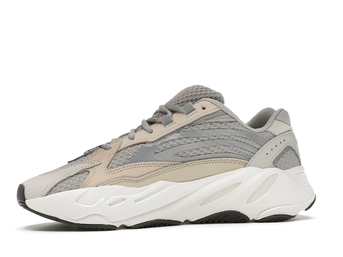 Vue 17 de adidas Yeezy Boost 700 V2 Cream