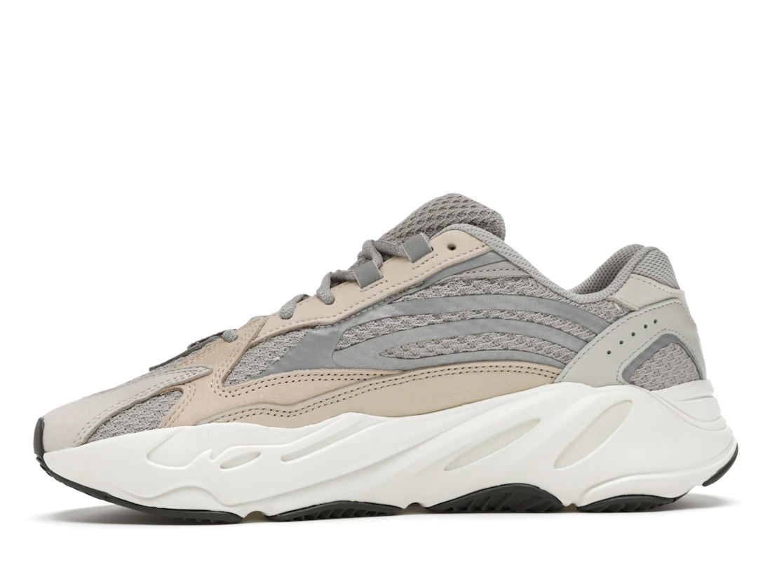 Vue 18 de adidas Yeezy Boost 700 V2 Cream