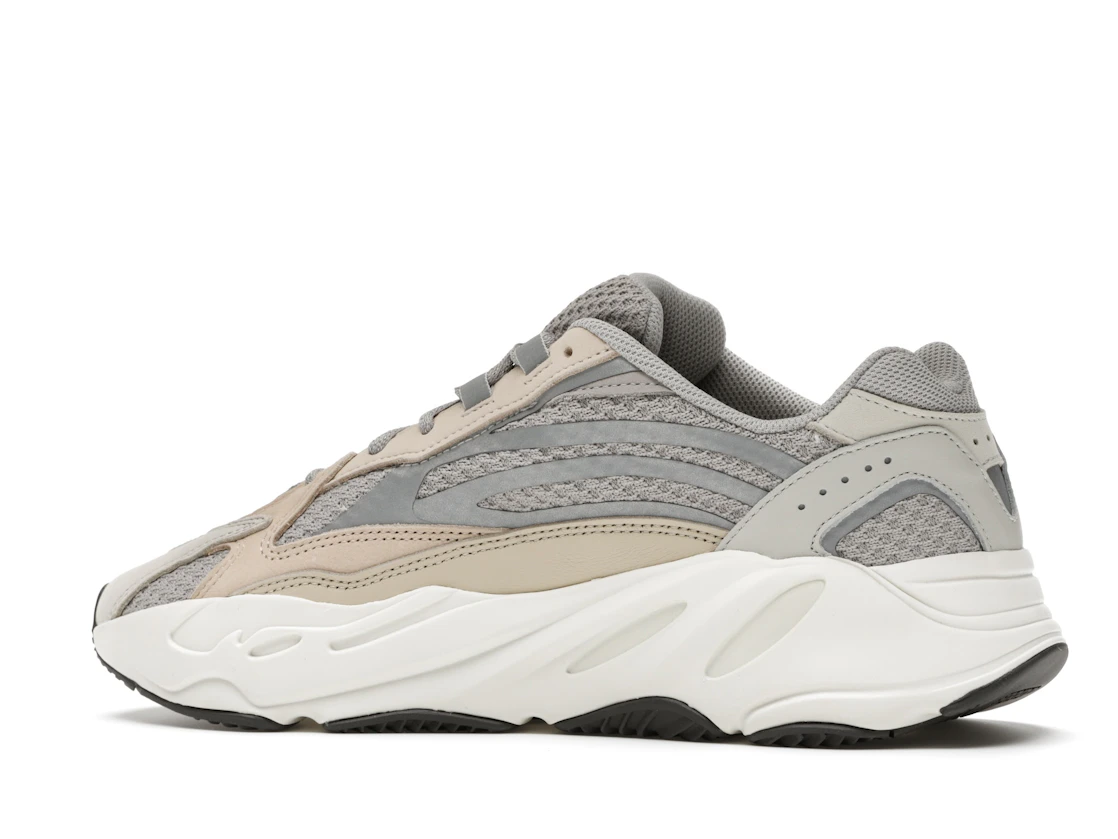 Vue 21 de adidas Yeezy Boost 700 V2 Cream