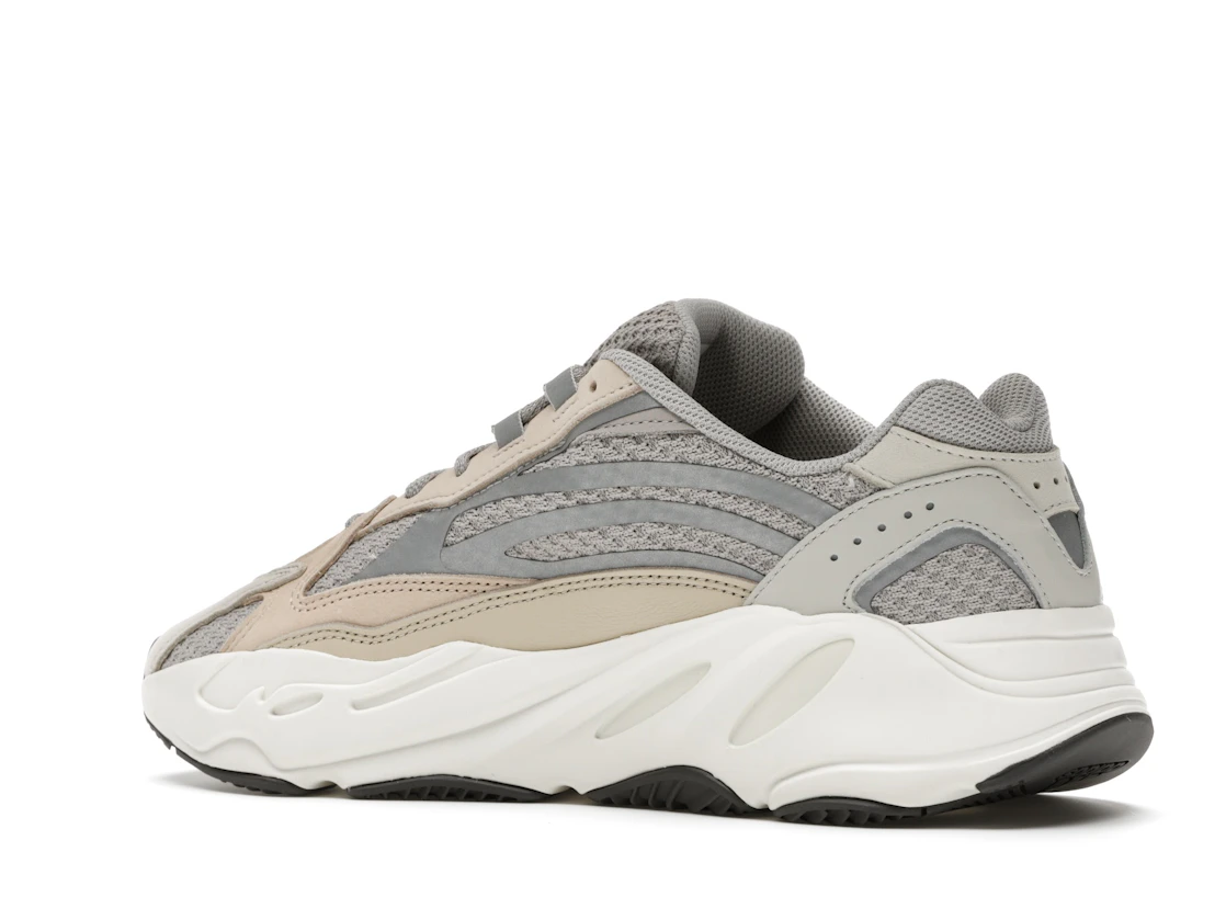 Vue 22 de adidas Yeezy Boost 700 V2 Cream