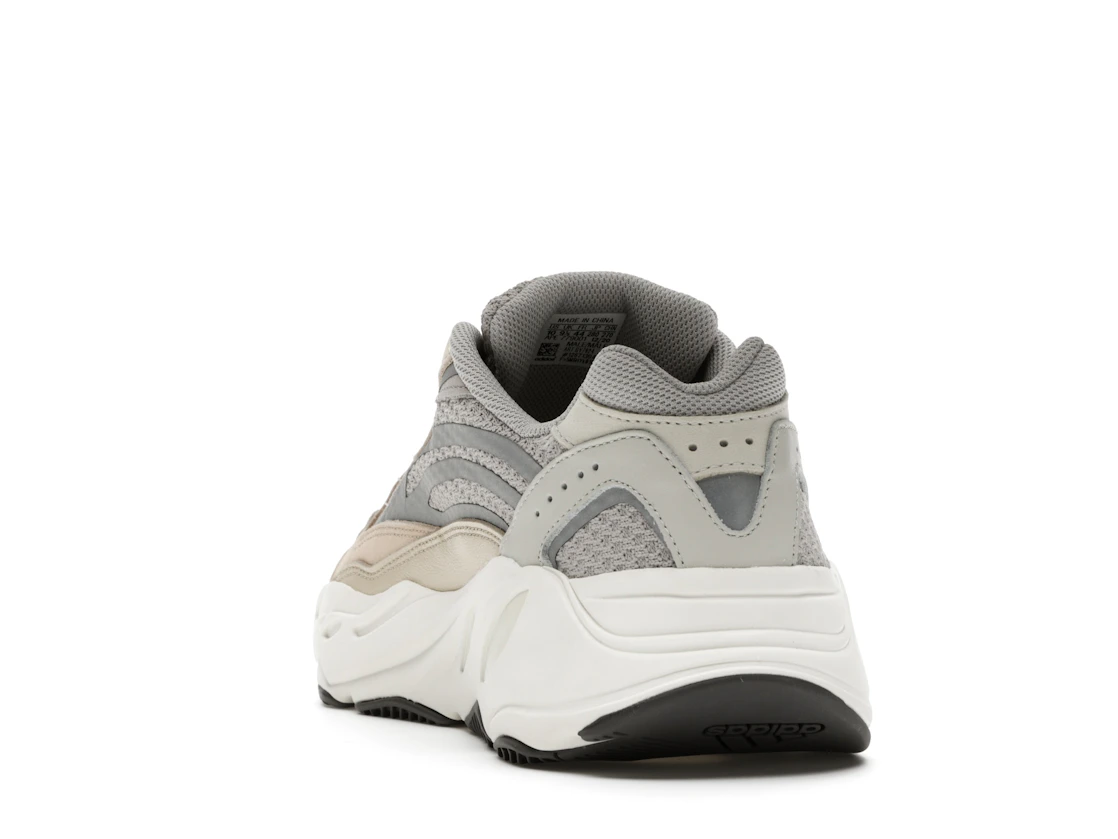 Vue 26 de adidas Yeezy Boost 700 V2 Cream