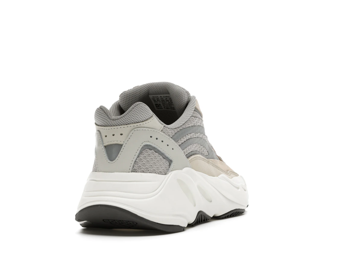 Vue 30 de adidas Yeezy Boost 700 V2 Cream
