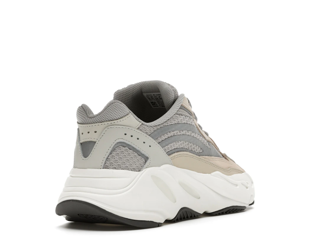 Vue 31 de adidas Yeezy Boost 700 V2 Cream
