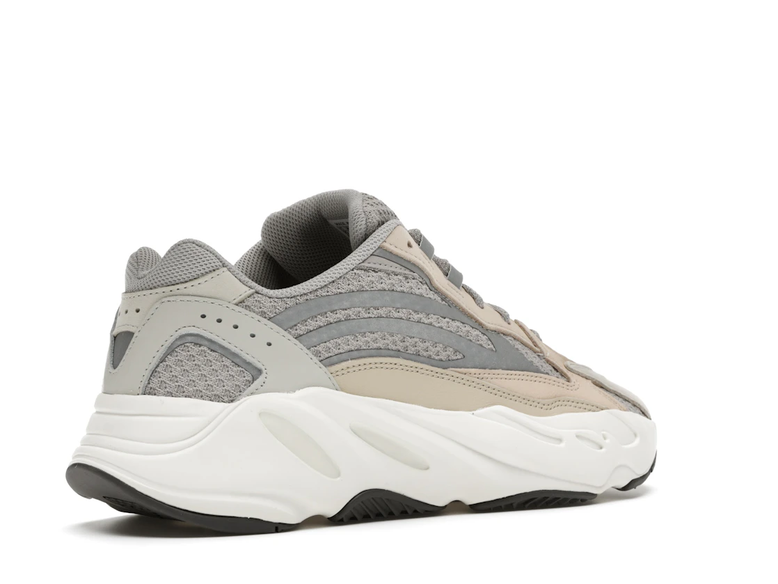Vue 33 de adidas Yeezy Boost 700 V2 Cream