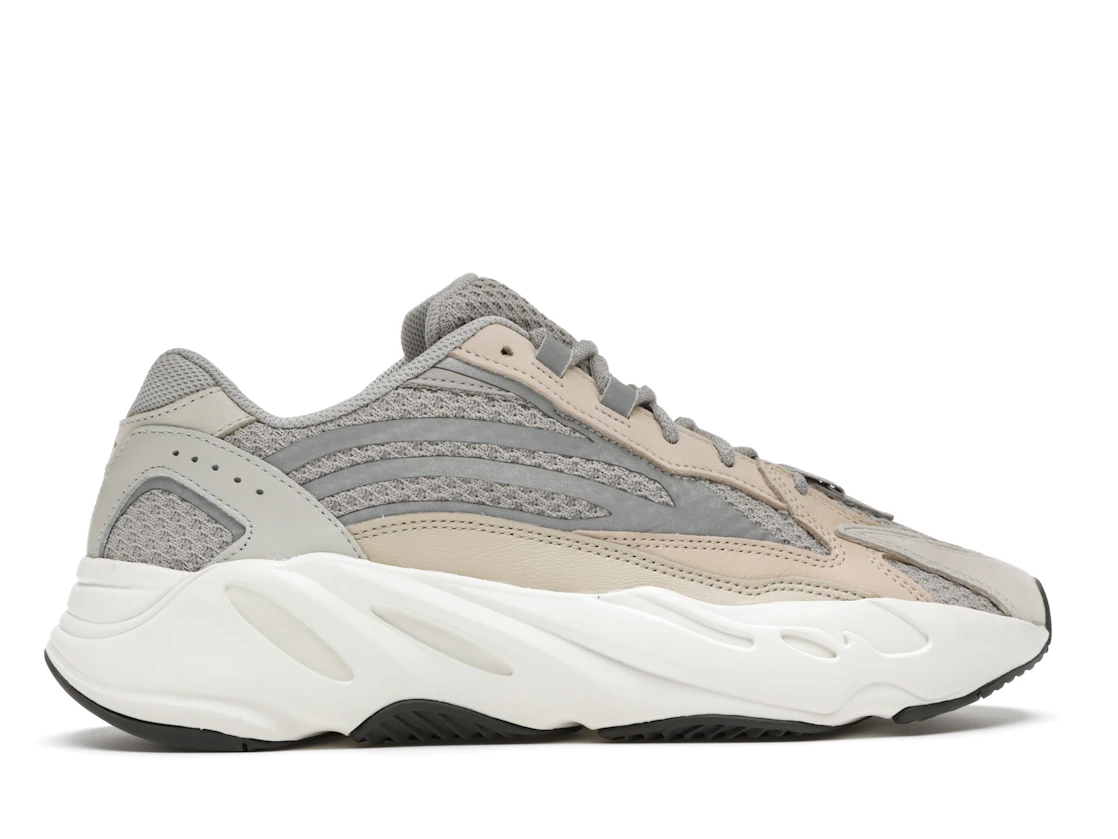 Vue 36 de adidas Yeezy Boost 700 V2 Cream