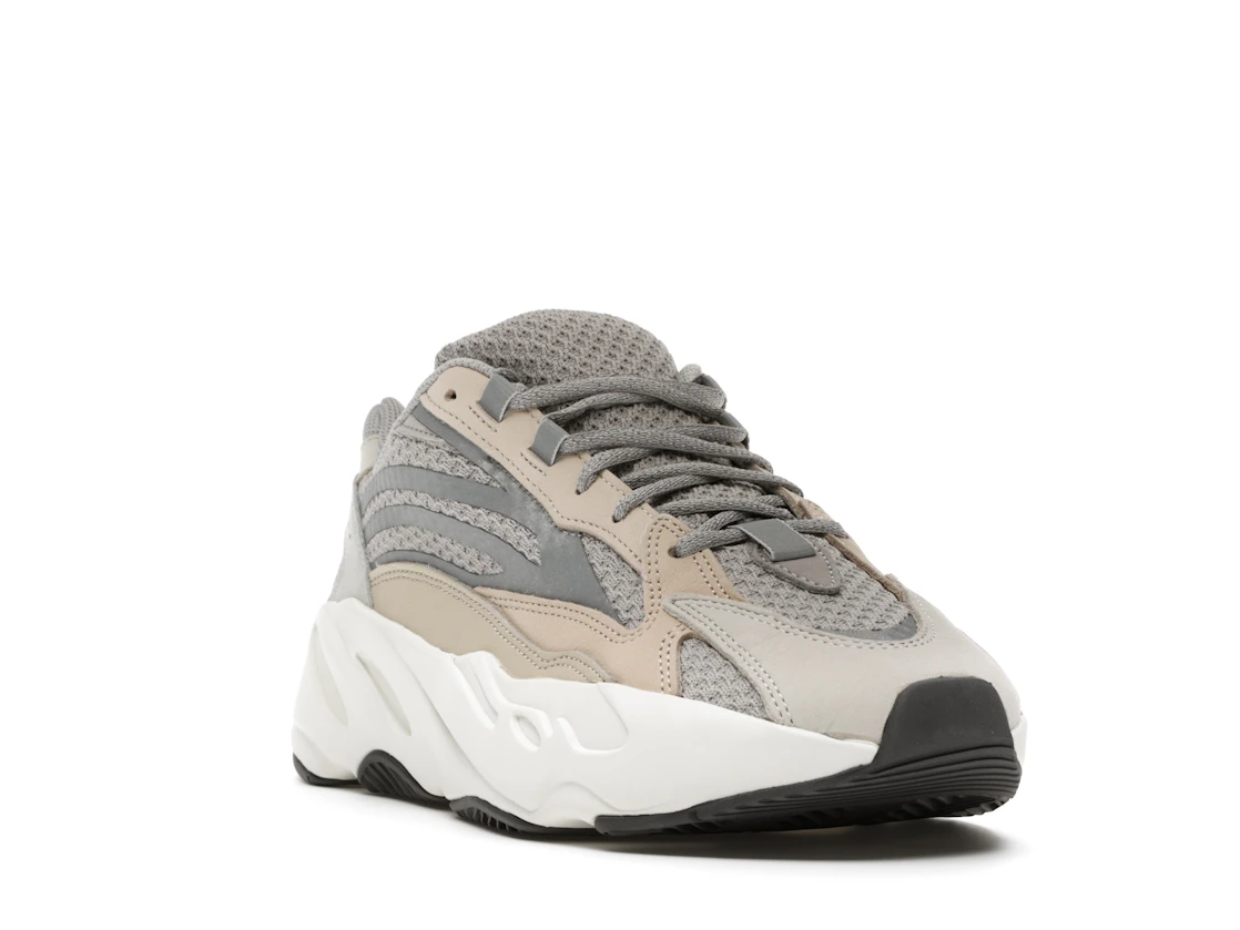 Vue 7 de adidas Yeezy Boost 700 V2 Cream