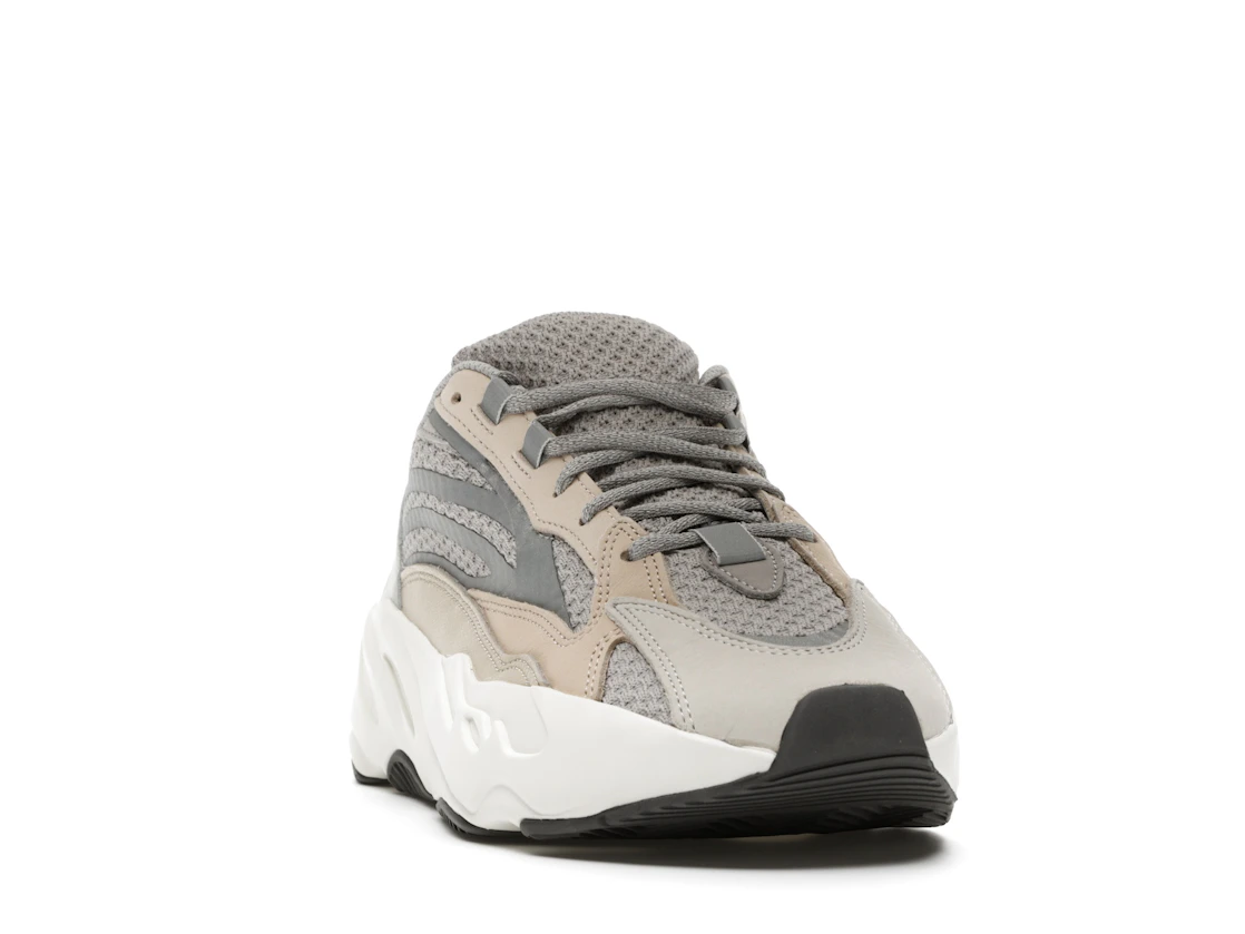 Vue 8 de adidas Yeezy Boost 700 V2 Cream