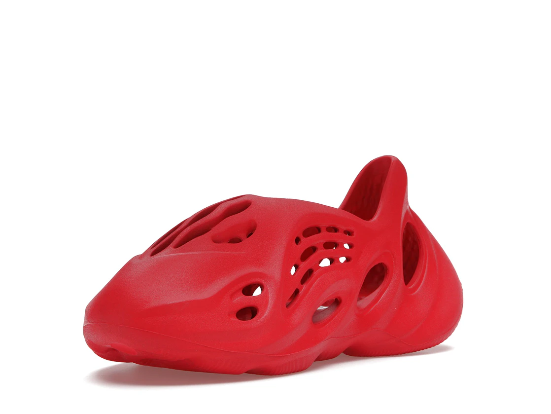 Vue 14 de adidas Yeezy Foam RNNR Vermillion