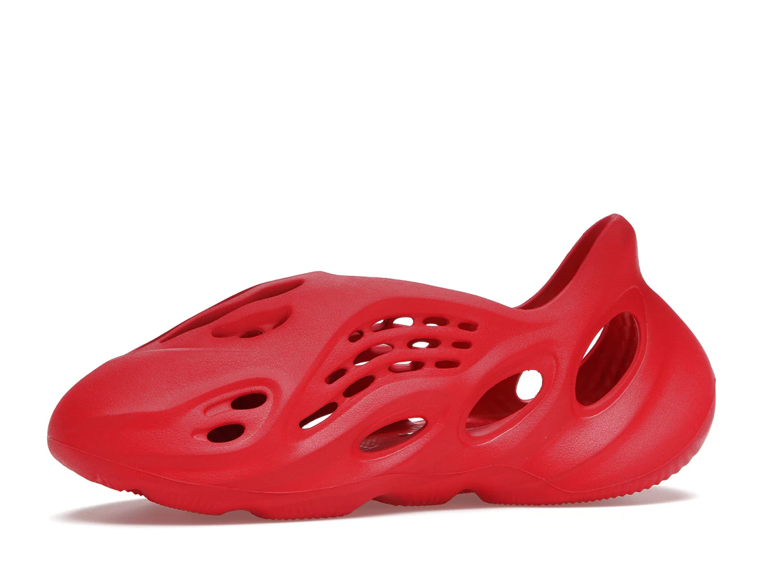 Vue 17 de adidas Yeezy Foam RNNR Vermillion