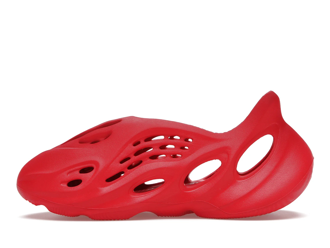 Vue 19 de adidas Yeezy Foam RNNR Vermillion