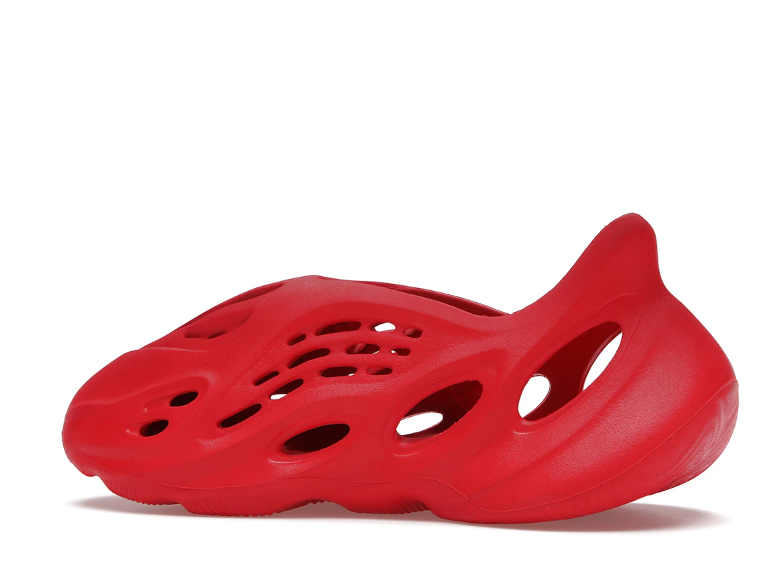 Vue 21 de adidas Yeezy Foam RNNR Vermillion