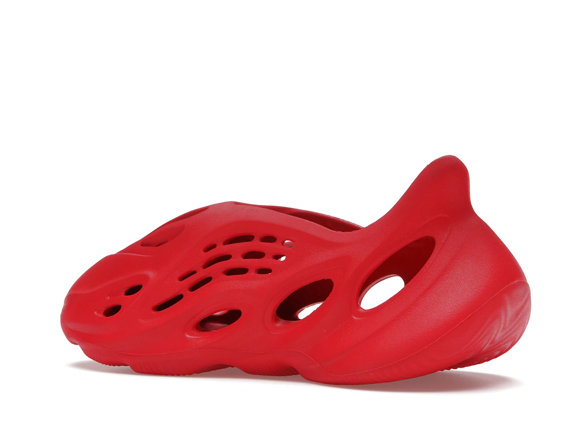 Vue 22 de adidas Yeezy Foam RNNR Vermillion