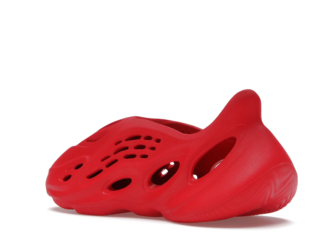 Vue 23 de adidas Yeezy Foam RNNR Vermillion