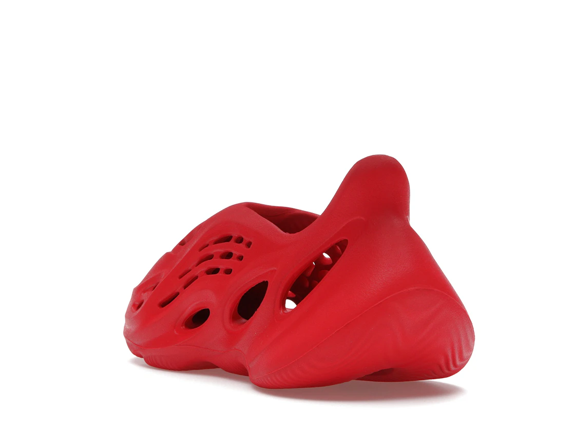 Vue 25 de adidas Yeezy Foam RNNR Vermillion