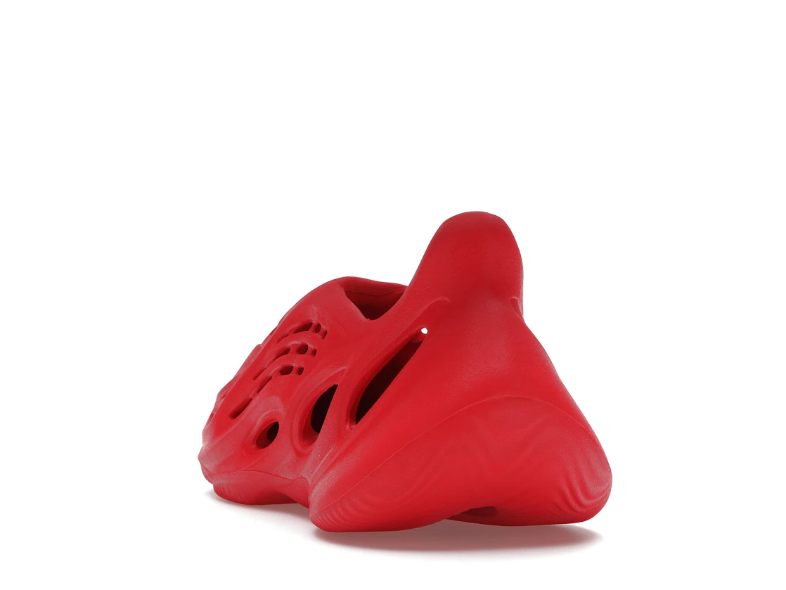 Vue 26 de adidas Yeezy Foam RNNR Vermillion