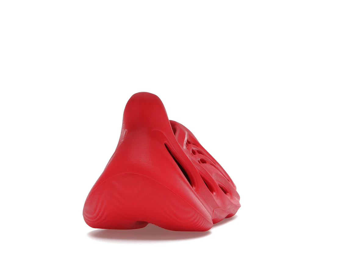 Vue 29 de adidas Yeezy Foam RNNR Vermillion
