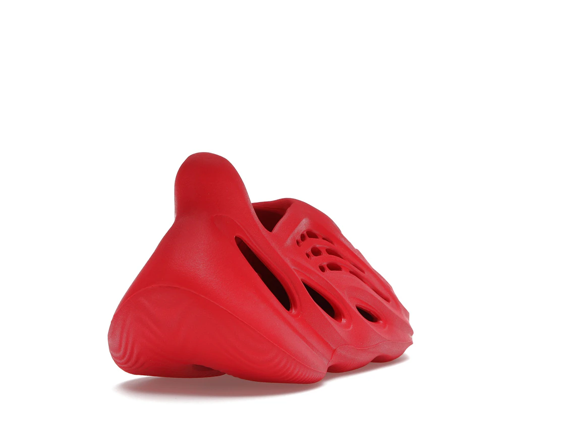 Vue 30 de adidas Yeezy Foam RNNR Vermillion
