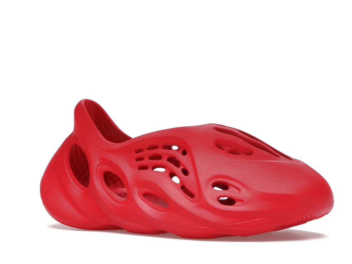 Vue 4 de adidas Yeezy Foam RNNR Vermillion
