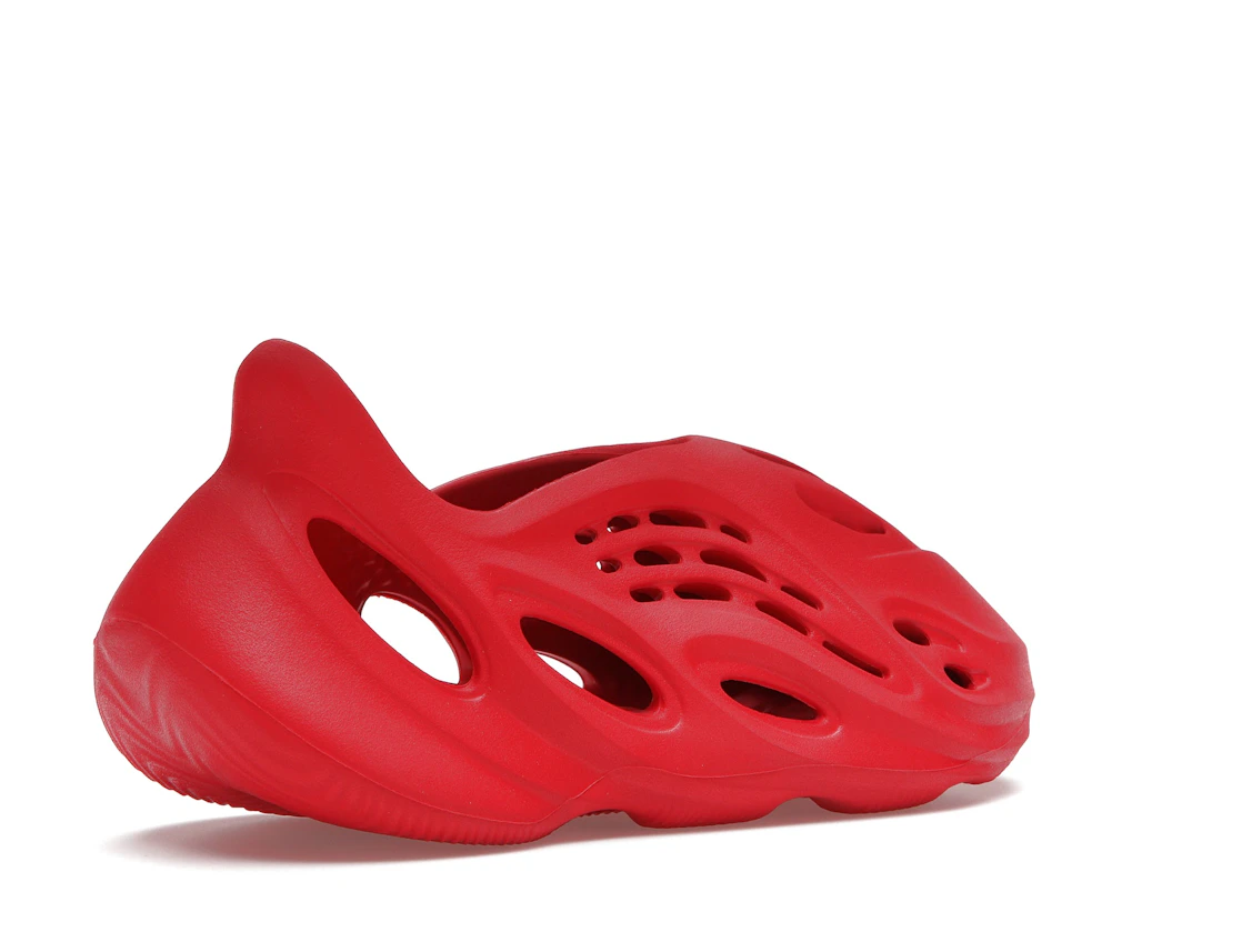 Vue 33 de adidas Yeezy Foam RNNR Vermillion