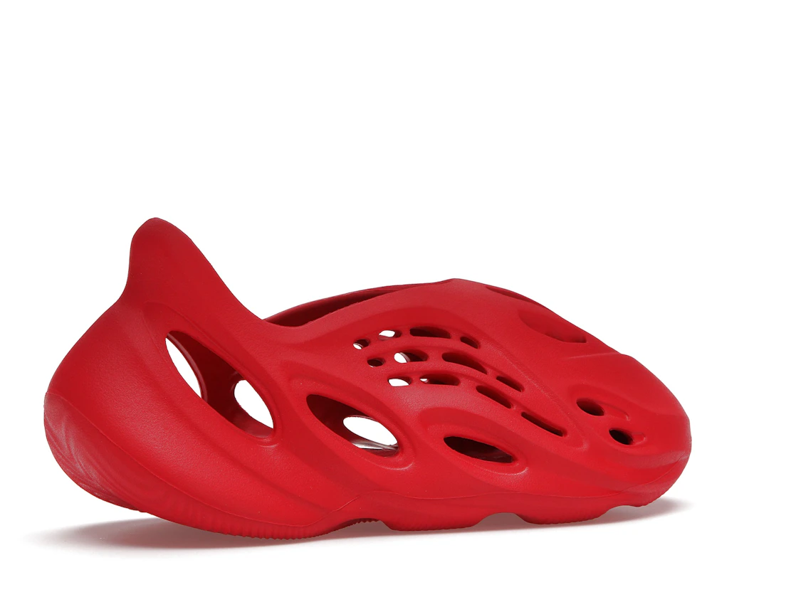 Vue 34 de adidas Yeezy Foam RNNR Vermillion