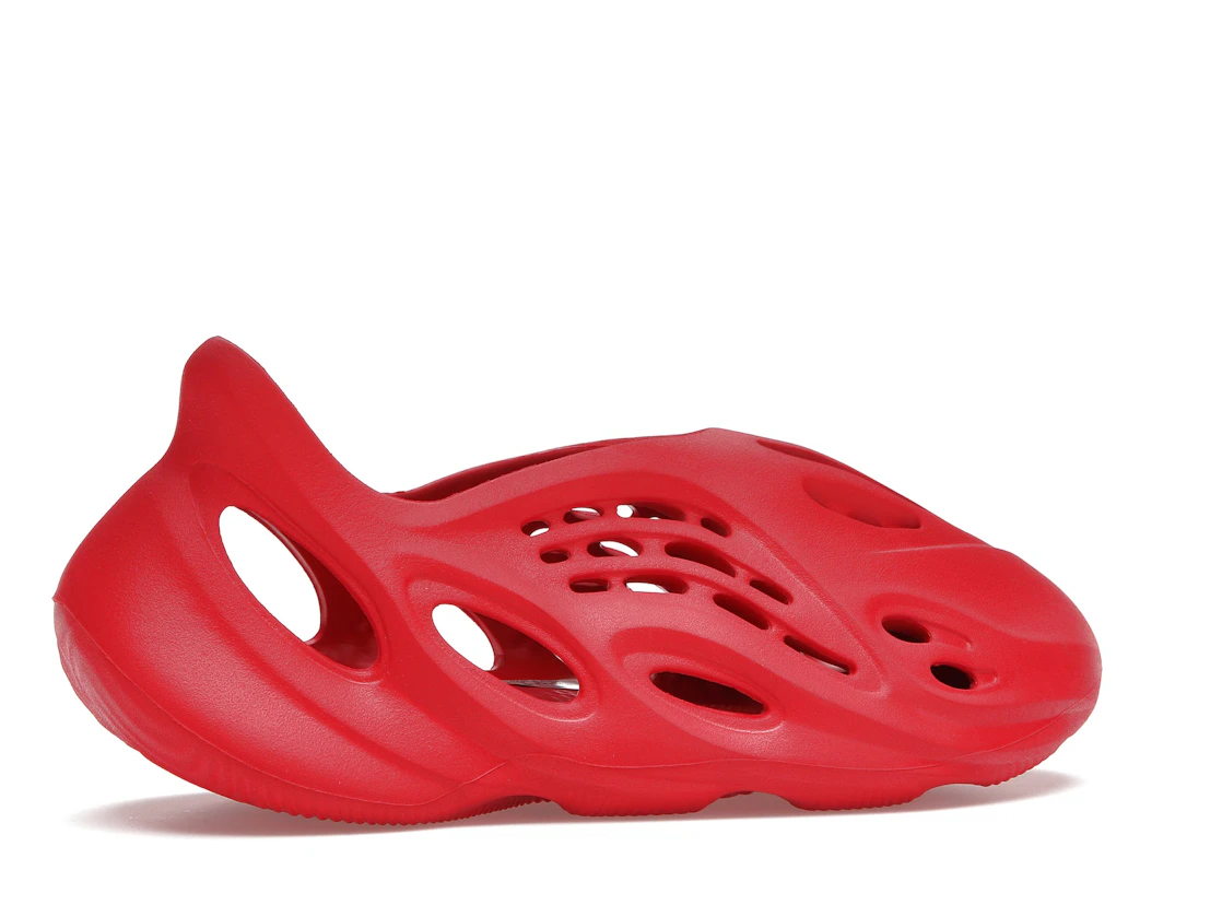 Vue 35 de adidas Yeezy Foam RNNR Vermillion