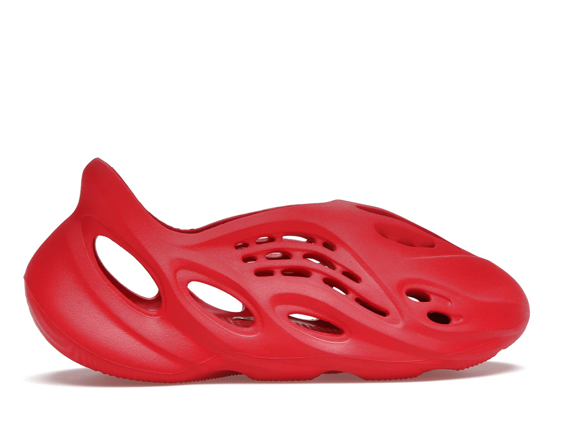 Vue 36 de adidas Yeezy Foam RNNR Vermillion