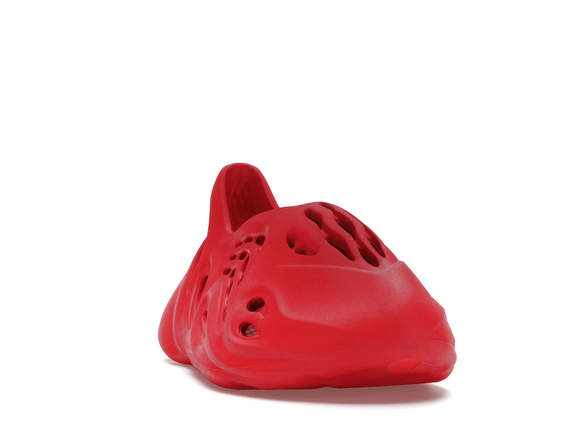 Vue 8 de adidas Yeezy Foam RNNR Vermillion